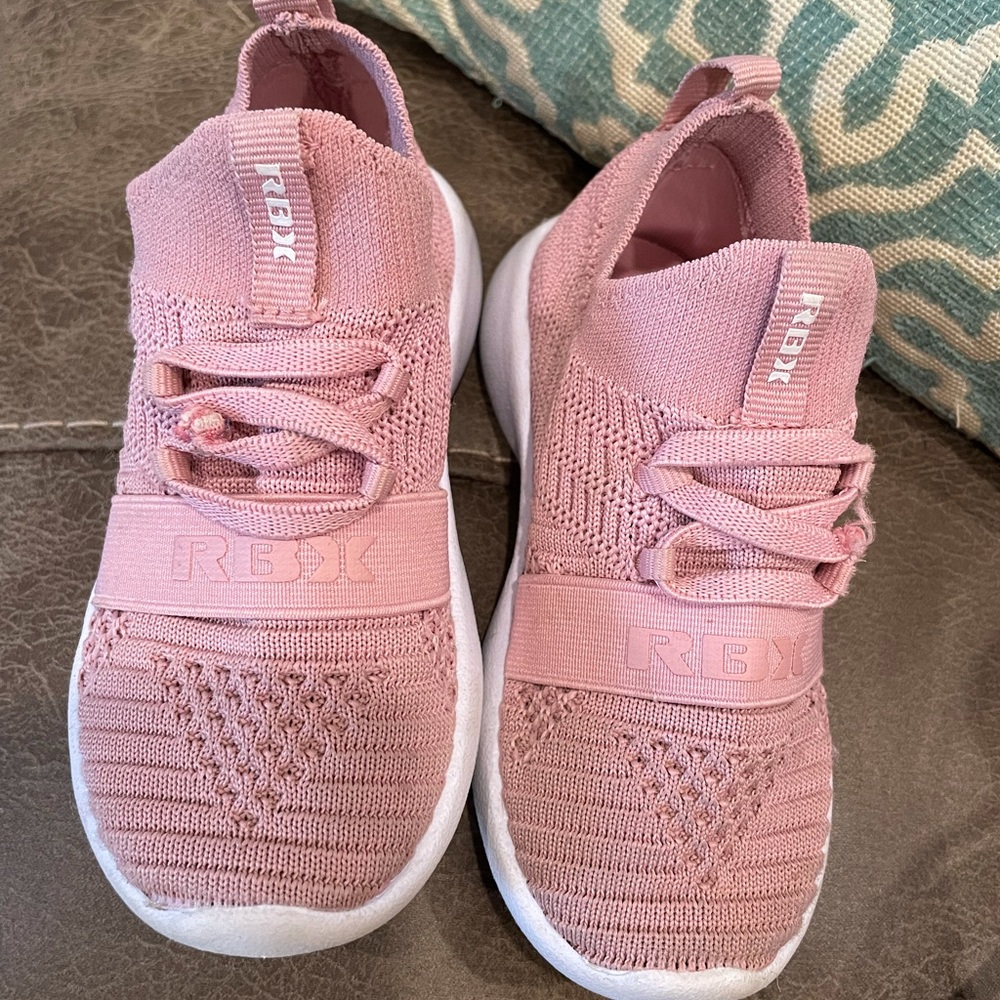Pink toddler size 8 tennis shoe